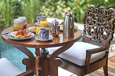 Frühstück am Pool Nayara Springs Hotel