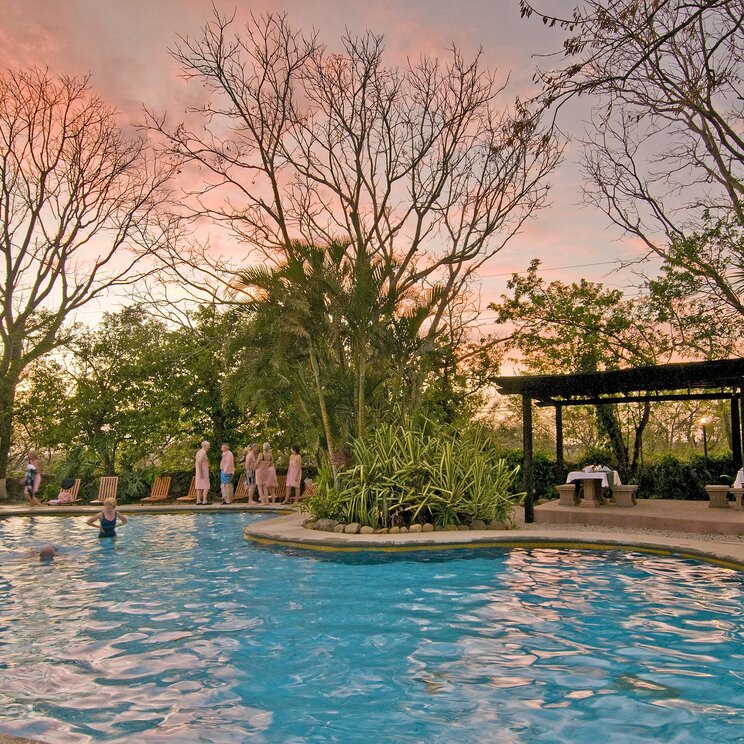 Außenpool im Hotel Hacienda Guachipelin in Curubandé, Costa Rica