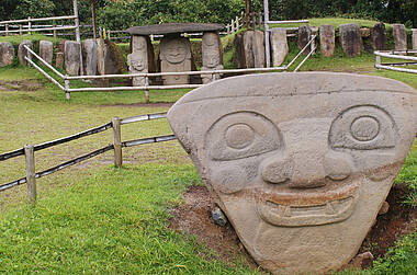 Skulpturen im Archäologischen Park von San Agustín