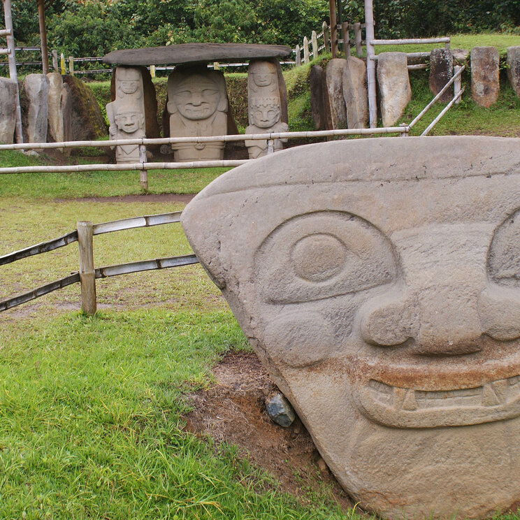 Skulpturen im Archäologischen Park von San Agustín