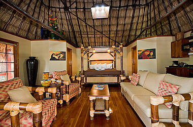 Sitzecke der Grand Suite im Ramon's Village Resort auf Ambergris Caye