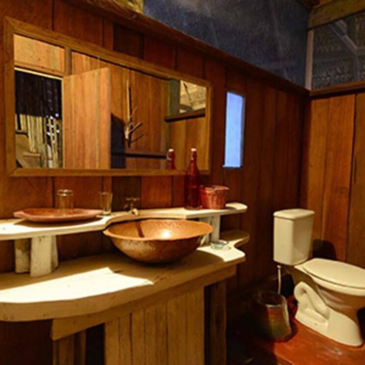 Badezimmer im Bungalow der Calanoa Lodge im kolumbianischen Amazonas
