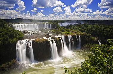 Zwei Stufen der Iguazu Fälle