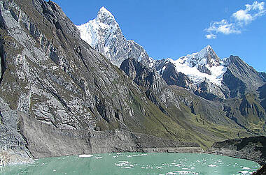Berge und See in der Cordillera Huayhuash