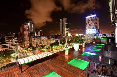 Blick von der Terrasse des Eurobuilding auf das nächtliche Buenos Aires