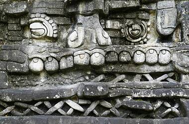Gesicht einer Maya-Figur 
