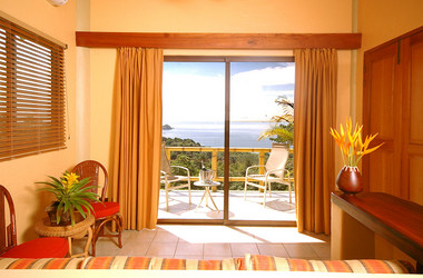 Superiorzimmer mit Balkon und Meerblick im Si Como No Resort