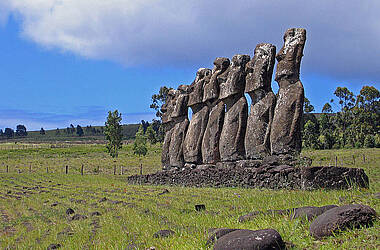 Reihe von Moai