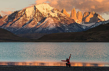 Gewässer mit Gebirge im Hintergrund in Patagonien