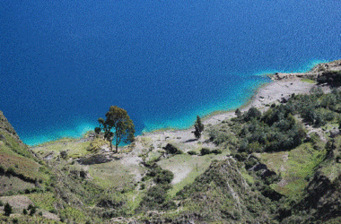 Laguna Quilotoa, der beeindruckende blaue Kratersee