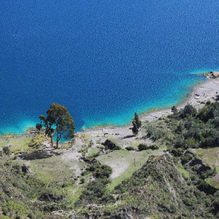 Laguna Quilotoa, der beeindruckende blaue Kratersee