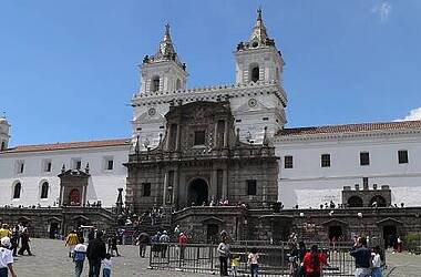 Die Basilika San Francisco als Teil des Franziskanerklosters El San Francisco von Quito