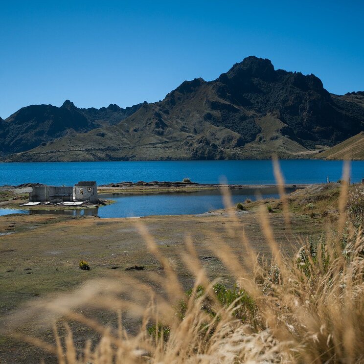 Die blaue Lagune Cotacachi Ecuador