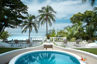 Swimming Pool der Royal Villa des Tango Mar Beach Hotel