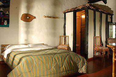 Zimmer mit rustikalem Flair im Hotel Anacaona, San Agustín