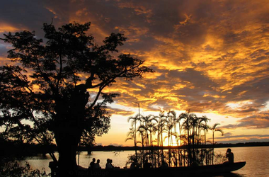 Sonnenuntergang in der Tapir Lodge in Cuyabeno, Amazonas-Regenwald von Ecuador