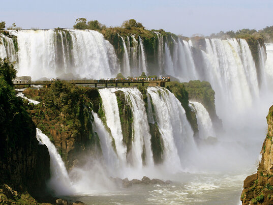 Blick auf die Wasserfälle von Iguazu