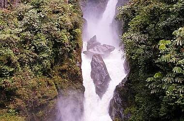 Der Agoyan Wasserfall in der Nähe von Baños de Ambato