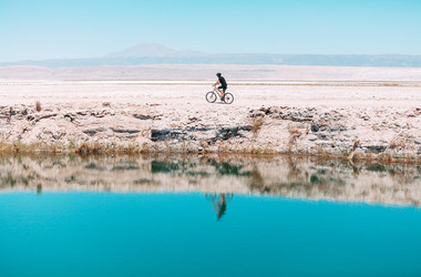 Fahrradfahrer in der Atacama