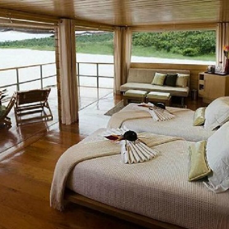 Edle Mastersuite an Bord der Delfin I auf Amazonas Cruise, Peru