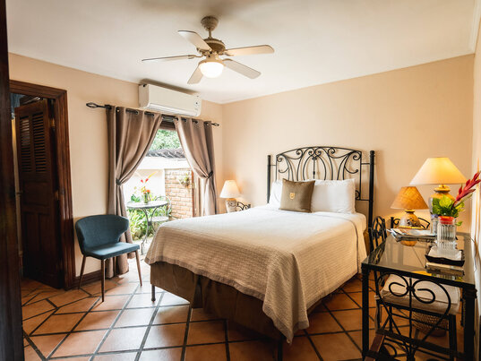 Bett des Hotels Los Robles Managua