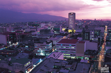Costa Ricas Hauptstadt San Jose bei Nacht