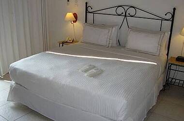 Bett in einem Standardzimmer im Hotel Monterrey Cartagena
