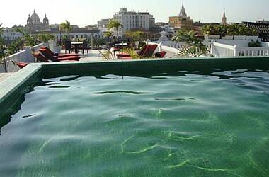 Pool-Landschaft im Hotel Monterrey Cartagena