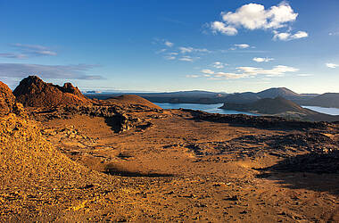Die Insel Bartolomé mit roter Steinwüste, Galápagos-Inseln