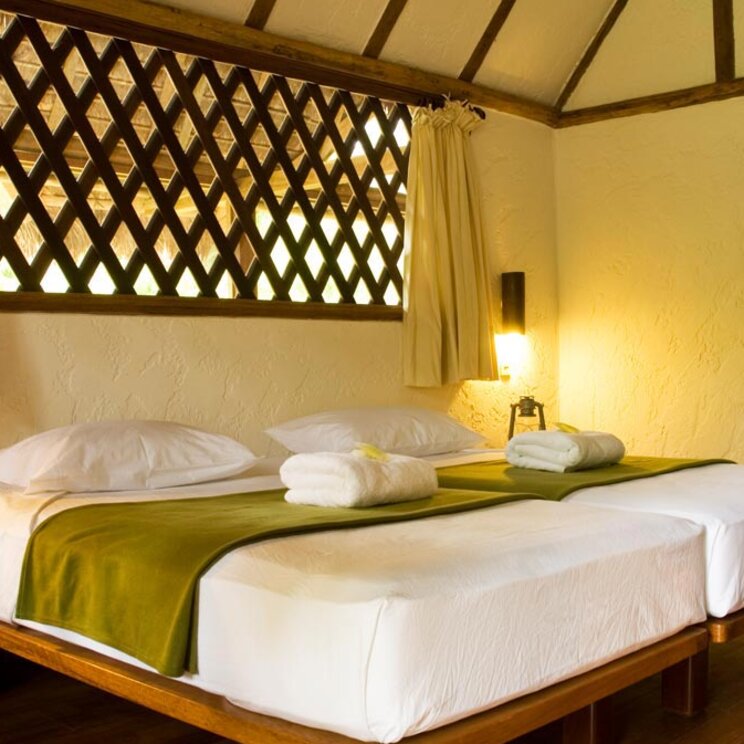 Bungalow mit Bett in der Inakterra Hacienda Concepcion in Puerto Maldonado, Amazonas von Peru