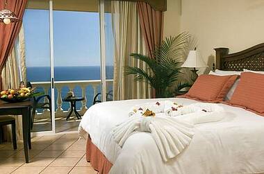 Zimmer mit Terrasse und Meerblick im Parador Resort