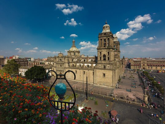 ischen ZentruBlick auf die Kathedrale am Zócalo im historm von Mexiko-Stadt in Mexiko.