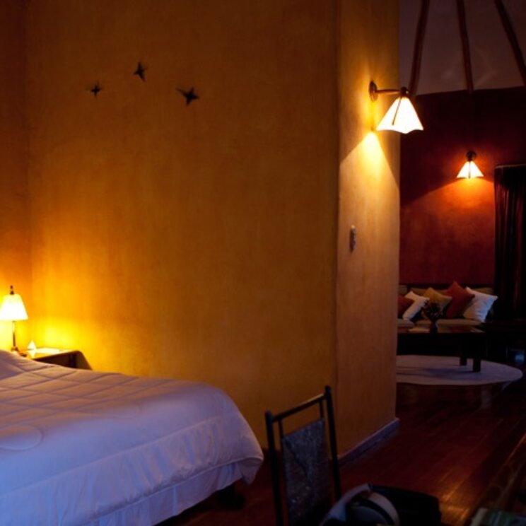 Standardzimmer im Hotel Colca Lodge Spa & Hot Springs bei Dämmerung, Colca Canyon Peru 