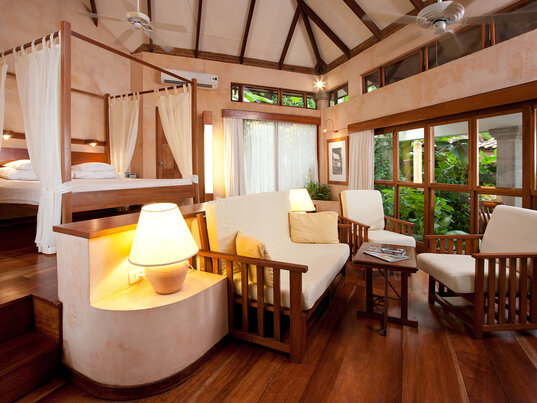 Bungalow innen Hotel Capitan Suizo