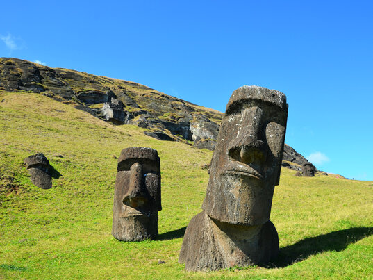 Chile-Reisen: Moais auf der Osterinsel