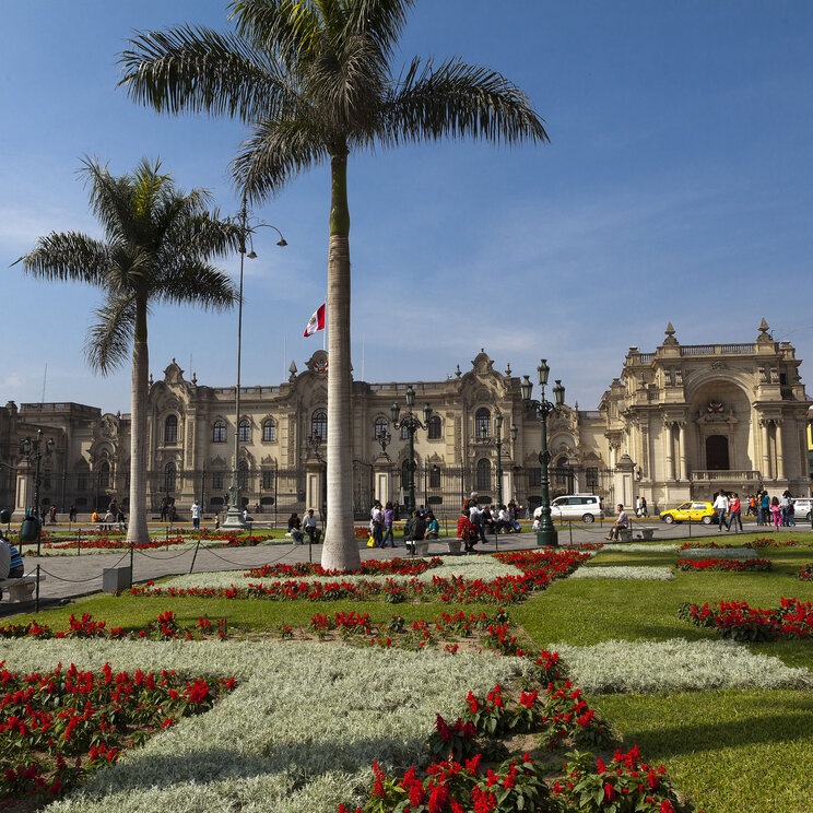Historische Gebäude und strahlender Sonnenschein in Lima, Peru