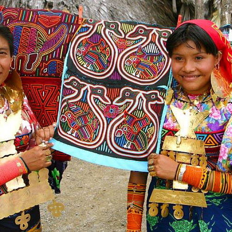 Kuna-Frauen mit tradionellen Molas auf San Blas, Panama