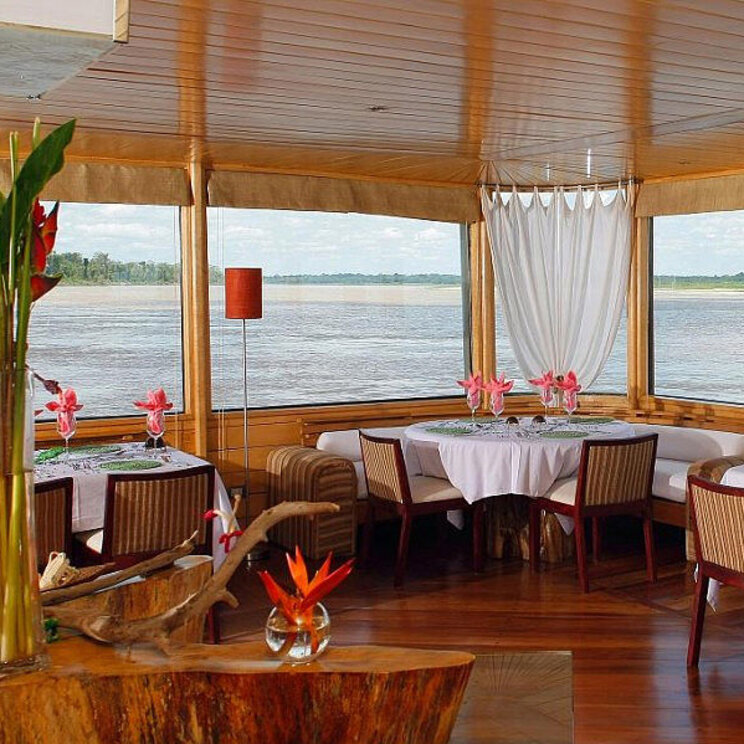 Essbereich an Bord der Delfin I auf Amazonas Cruise, Peru