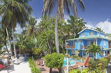 Ansicht über die karibische Hotelanlage Cocoplum Beach, San Andrés