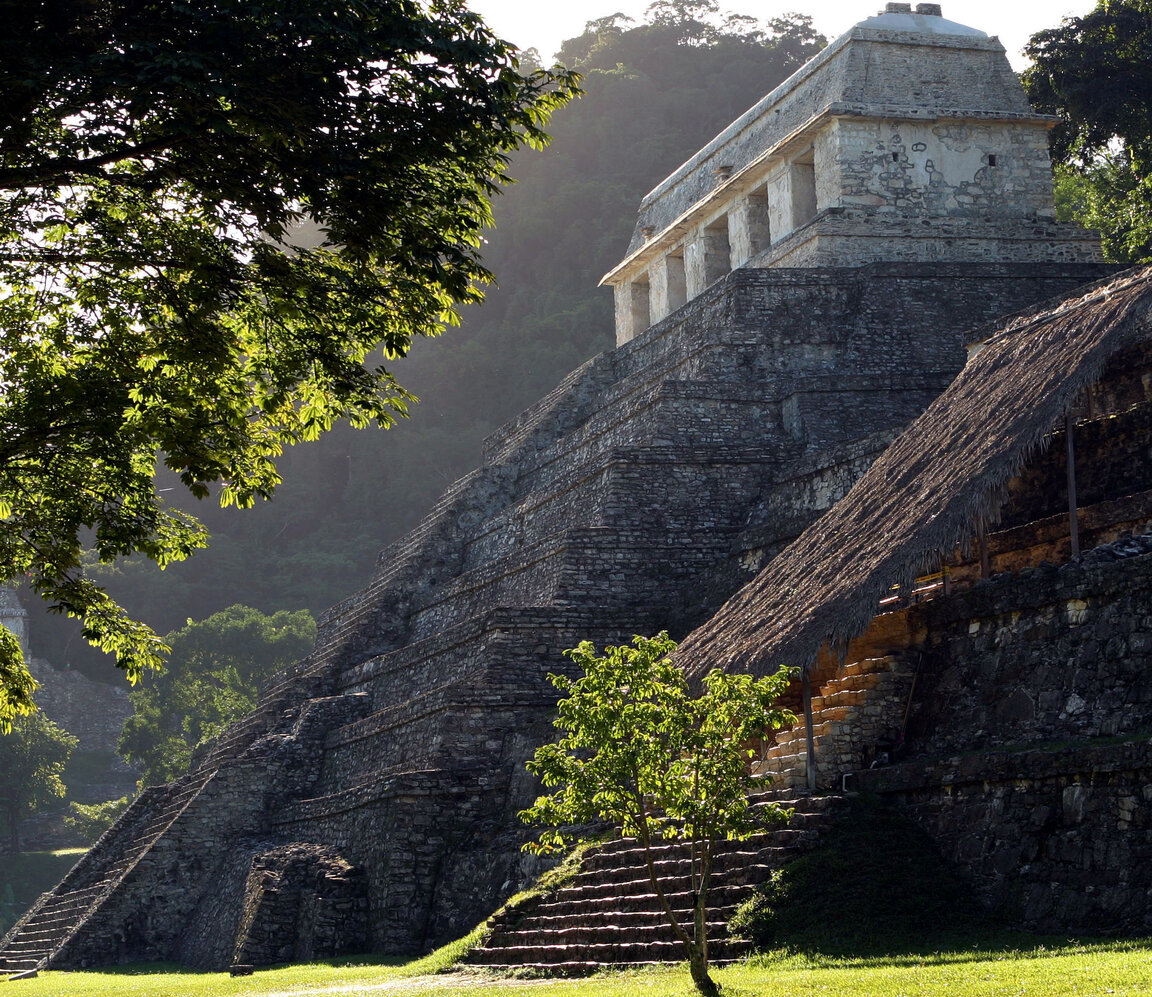 Maya-Tempel im Dschungel von Palenque