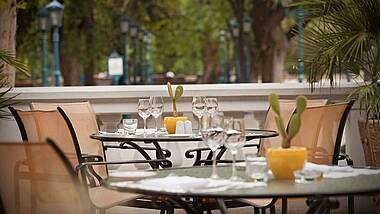 Terrasse und Restaurant im Park Hyatt Mendoza Hotel, Casino & Spa, Mendoza