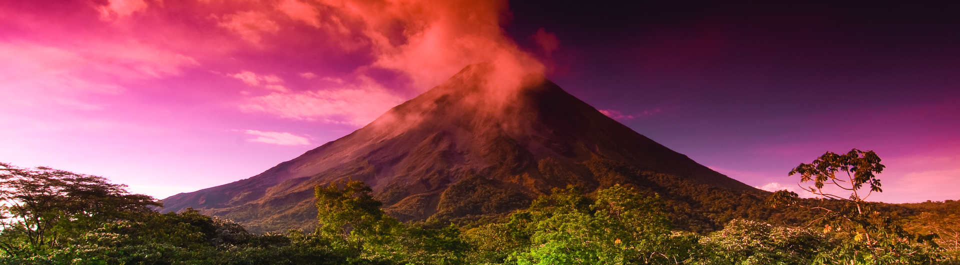 Qualmender Vulkan Arenal in Costa Rica