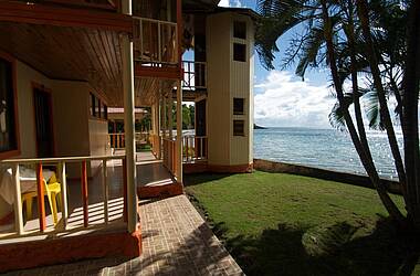 Blick auf Meer von den Terrassen im Hotel Miss Elma auf der Isla Providencia, Kolumbien