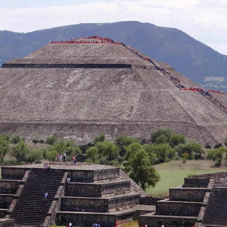 Blick auf den Sonnentempel in Teotihuacán, der bedeutendsten Ruinenmetropole Amerikas
