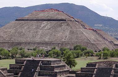 Blick auf den Sonnentempel in Teotihuacán, der bedeutendsten Ruinenmetropole Amerikas
