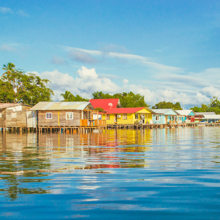 Bootsschuppen über dem Meer in Bocas del Toro
