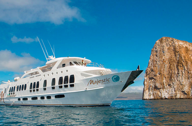 Ansicht der Grand Majestic Cruise vor Galapagos, Ecuador