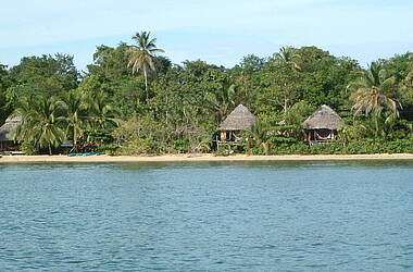 Strand und Dschungel im Al Natural Resort, Bocas del Toro